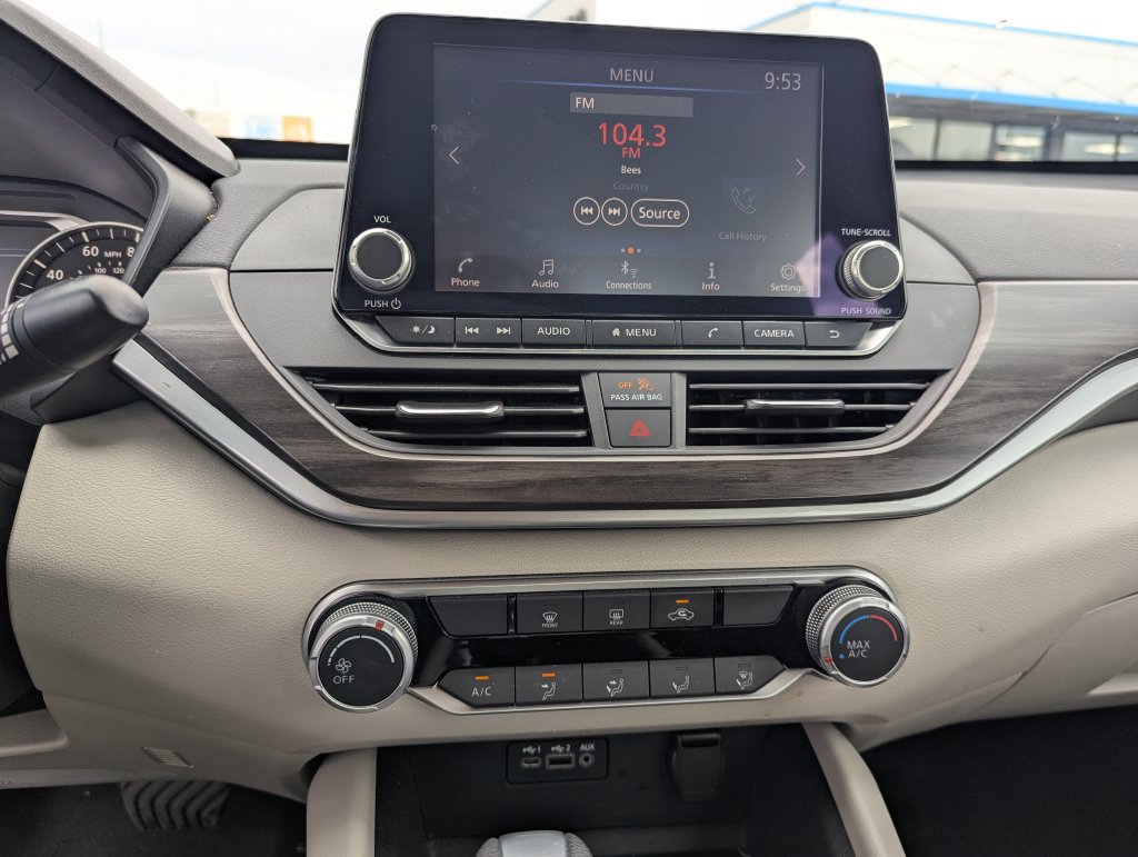 Used 2025 Nissan Altima 2.5 SV FWD image 13