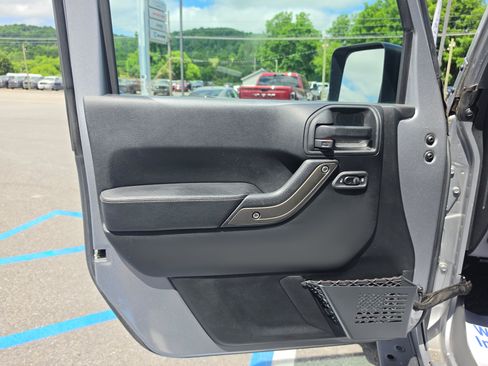 Used 2018 Jeep Wrangler Unlimited Sport AWD/4WD image 16