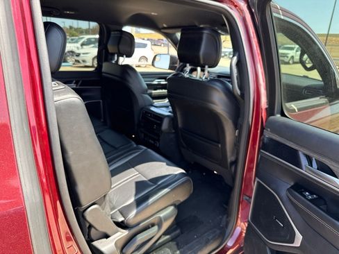 Used 2024 Jeep Wagoneer L Series II w/ Flexible Seating Group AWD/4WD image 13