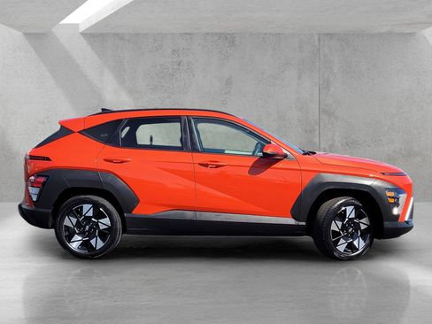 Used 2025 Hyundai Kona SEL FWD image 3