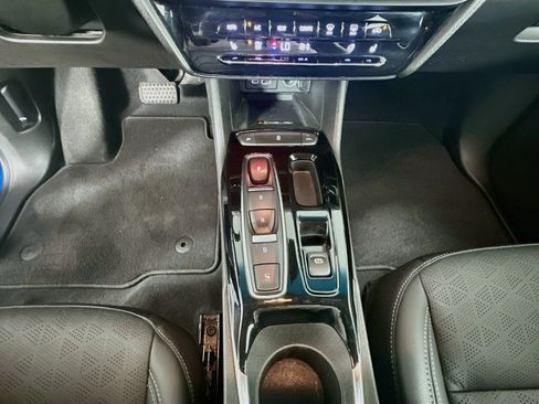 Used 2022 Chevrolet Bolt LT w/ Infotainment Package FWD image 24