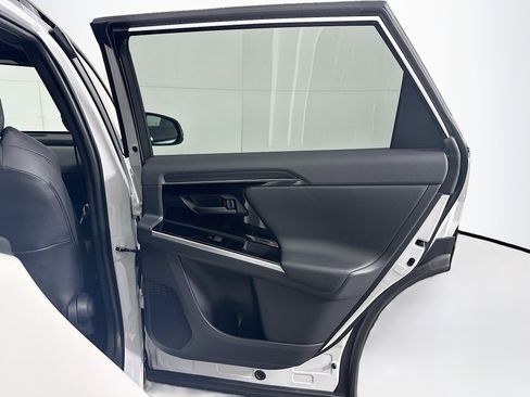 Used 2025 Toyota bZ4X AWD image 31