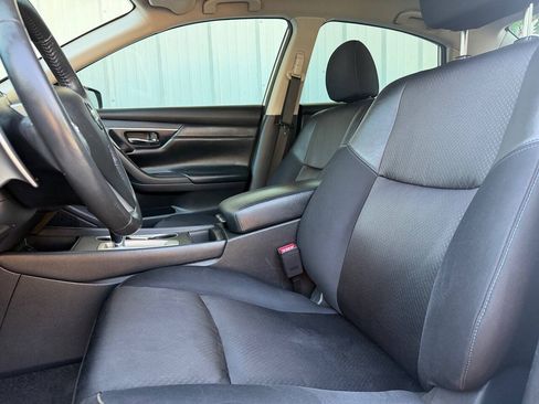Used 2017 Nissan Altima 2.5 SR w/ Midnight Edition Package FWD image 12