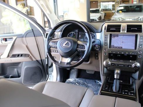 Used 2021 Lexus GX 460 Premium w/ Premium Package image 12