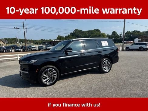 Used 2025 Lincoln Navigator Reserve AWD/4WD image 3