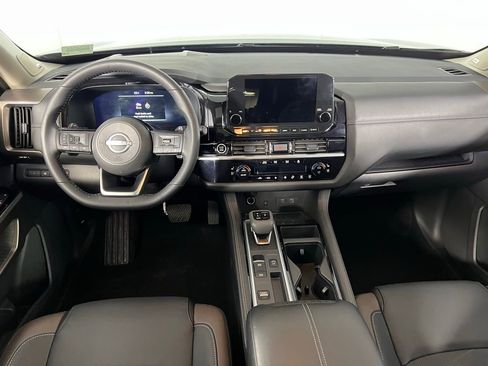 Used 2024 Nissan Pathfinder Platinum w/ Cargo Package image 13