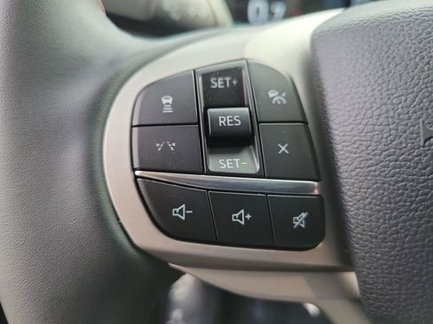 Used 2025 Ford Explorer Active image 5