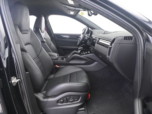 Certified 2022 Porsche Cayenne Turbo GT AWD/4WD image 23