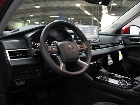 New 2026 Mitsubishi Outlander SE FWD image 5