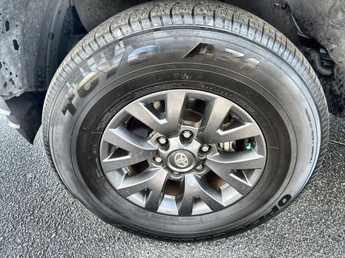 Used 2023 Toyota Tacoma SR5 w/ Technology Package image 19