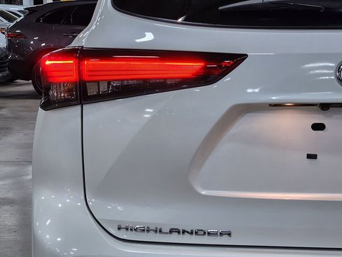 Used 2021 Toyota Highlander LE image 20