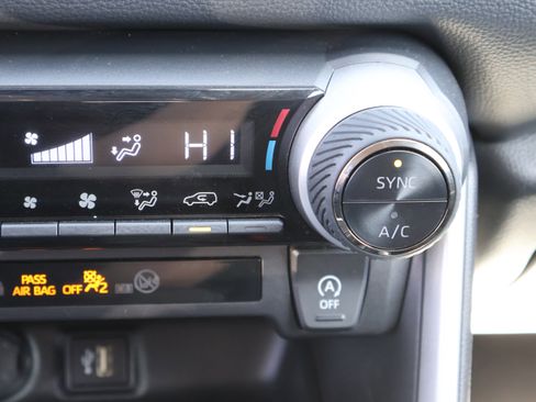 Used 2025 Toyota RAV4 XLE image 69