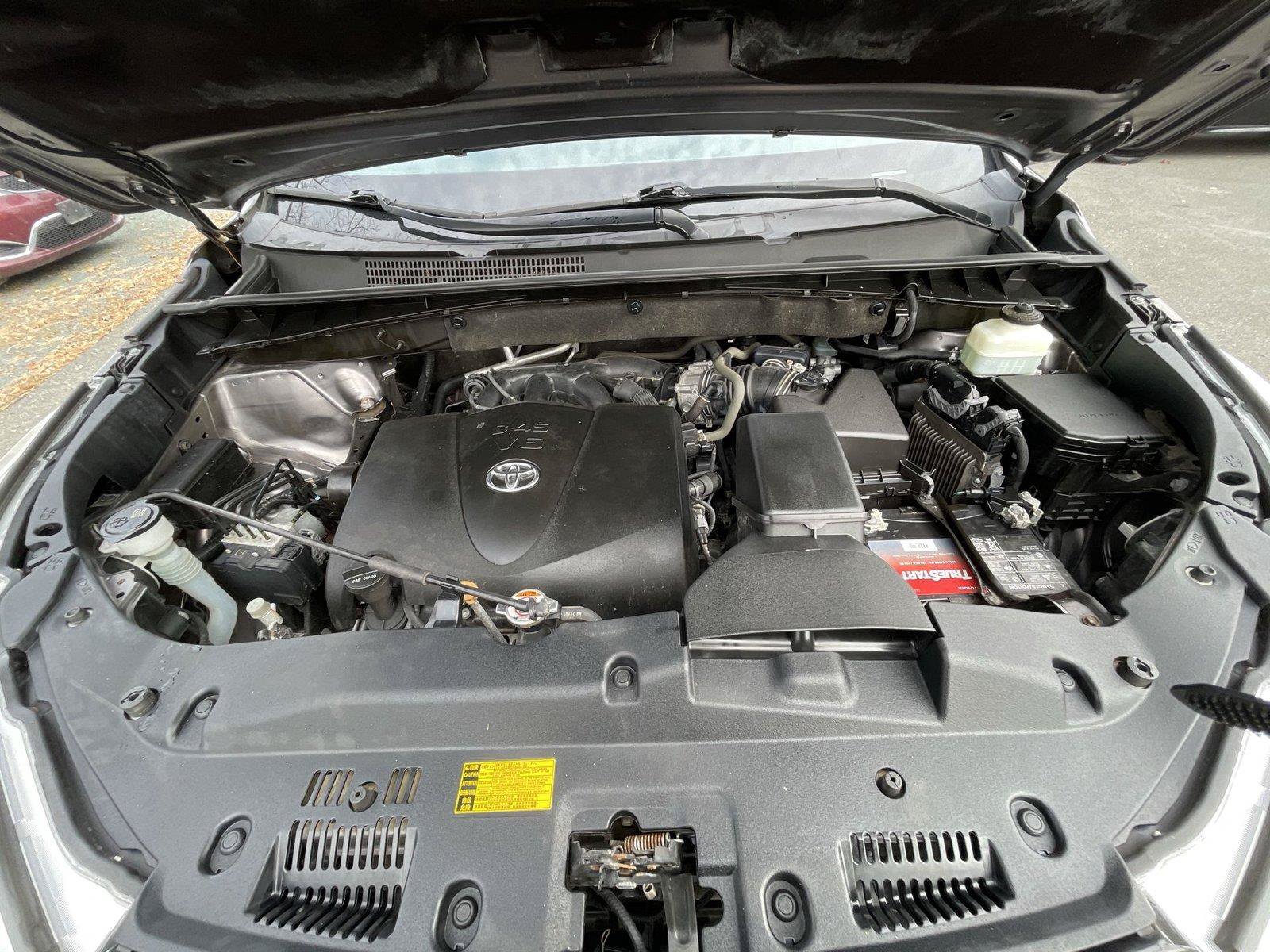 Used 2019 Toyota Highlander XLE AWD/4WD image 11