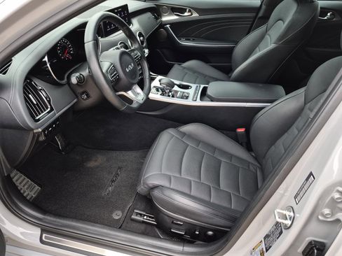 Used 2023 Kia Stinger GT2 RWD image 11