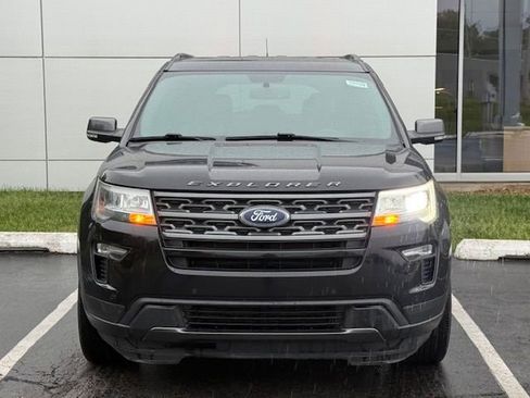 Used 2019 Ford Explorer XLT w/ Equipment Group 202A AWD/4WD image 3