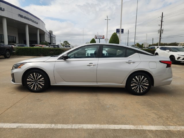 Used 2025 Nissan Altima 2.5 SV FWD image 4