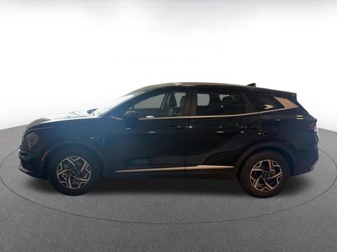 Used 2025 Kia Sportage LX image 9