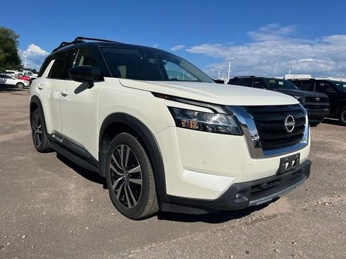 Used 2023 Nissan Pathfinder Platinum w/ Lighting Package (N93) FWD image 7