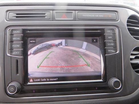 Used 2018 Volkswagen Tiguan Limited w/ Premium Package image 23