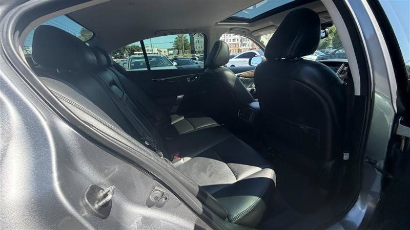 Used 2019 INFINITI Q50 Luxe w/ Essential Package (3.0T Luxe) AWD/4WD image 11