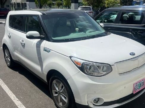 Used 2018 Kia Soul EV + w/ Sun & Fun Package FWD image 5