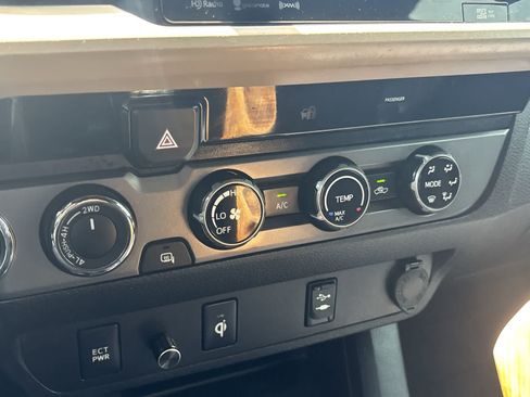 Used 2017 Toyota Tacoma TRD Off-Road w/ Tow Package AWD/4WD image 22