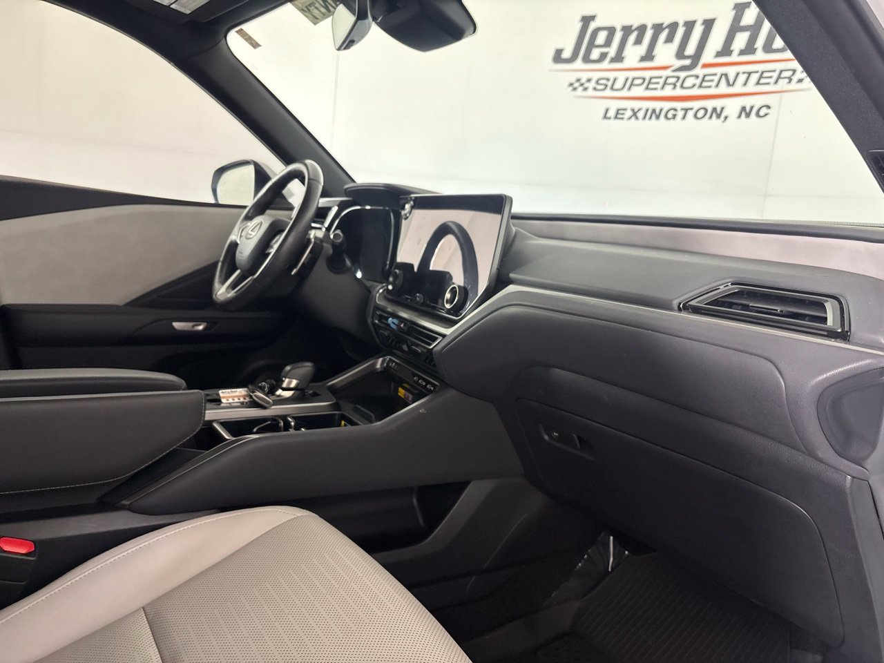 Used 2025 Lexus TX 350 AWD w/ Technology Package image 34