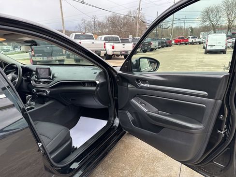 Used 2022 Nissan Altima 2.5 SV image 39