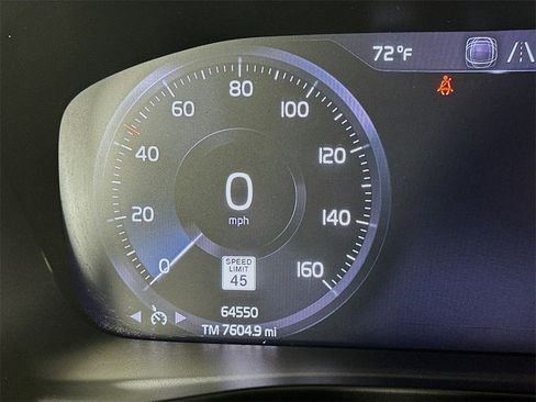 Used 2022 Volvo XC40 T4 Momentum image 15