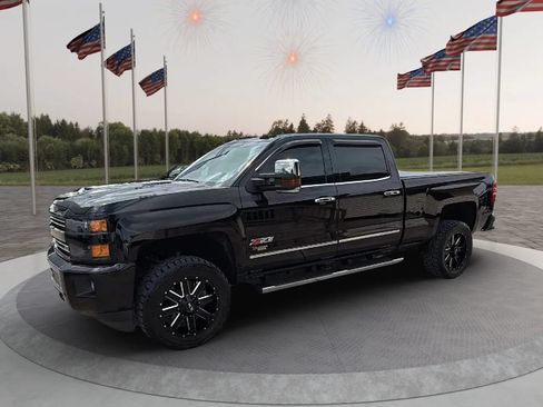 Used 2019 Chevrolet Silverado 2500 LTZ w/ Duramax Plus Package AWD/4WD image 2