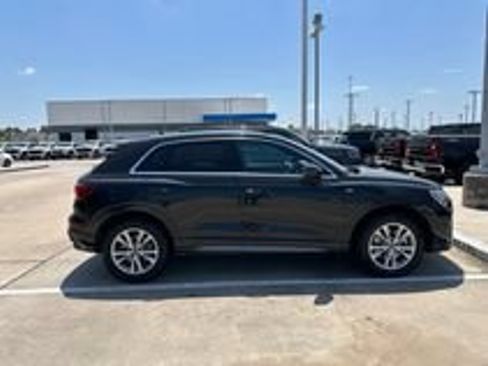 Used 2025 Audi Q3 2.0T Premium AWD/4WD image 2