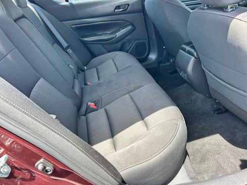 Used 2024 Nissan Altima 2.5 SV FWD image 12
