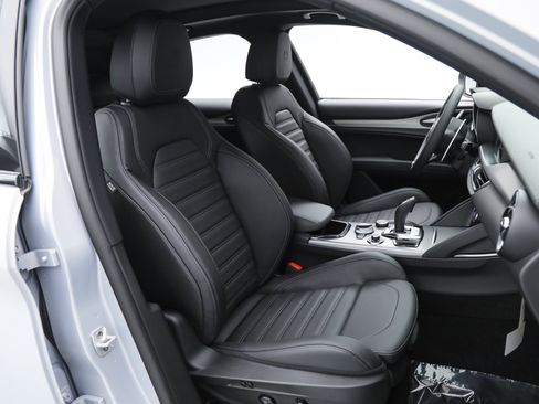 New 2025 Alfa Romeo Stelvio Sprint w/ Veloce Package AWD/4WD image 13