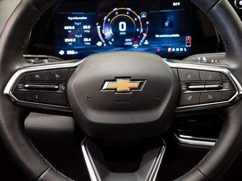 Used 2025 Chevrolet Equinox LT image 11