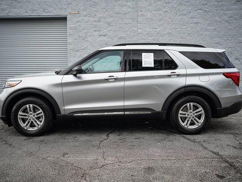 Used 2023 Ford Explorer XLT image 9