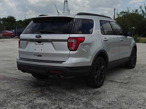 Used 2019 Ford Explorer XLT w/ Equipment Group 202A FWD image 4