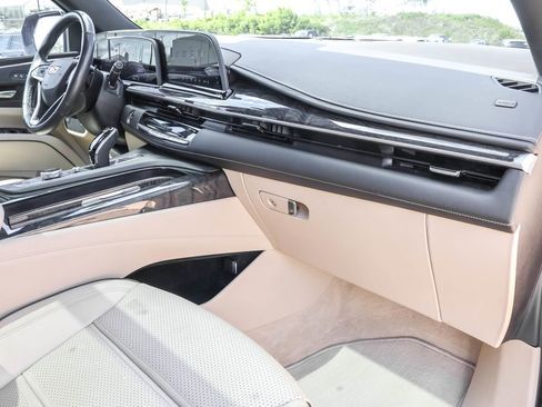Used 2023 Cadillac Escalade Premium Luxury AWD/4WD image 38