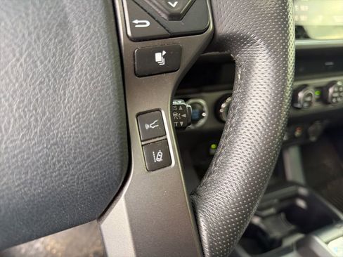 Used 2019 Toyota Tacoma TRD Off-Road w/ Technology Package AWD/4WD image 20