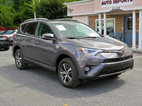 Used 2018 Toyota RAV4 XLE w/ Plus Extra Value Package image 5