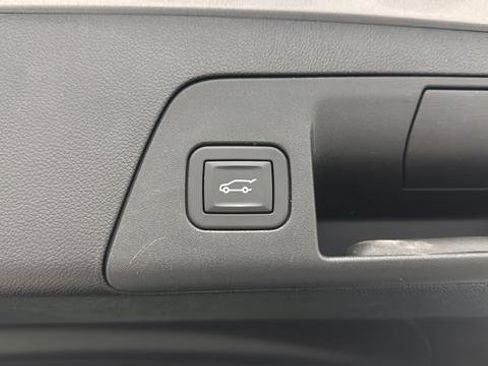 Used 2025 Buick Envision Avenir AWD/4WD image 32