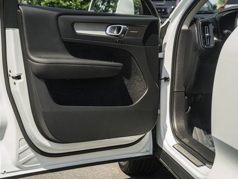 Certified 2024 Volvo XC40 B5 Ultimate AWD/4WD image 41