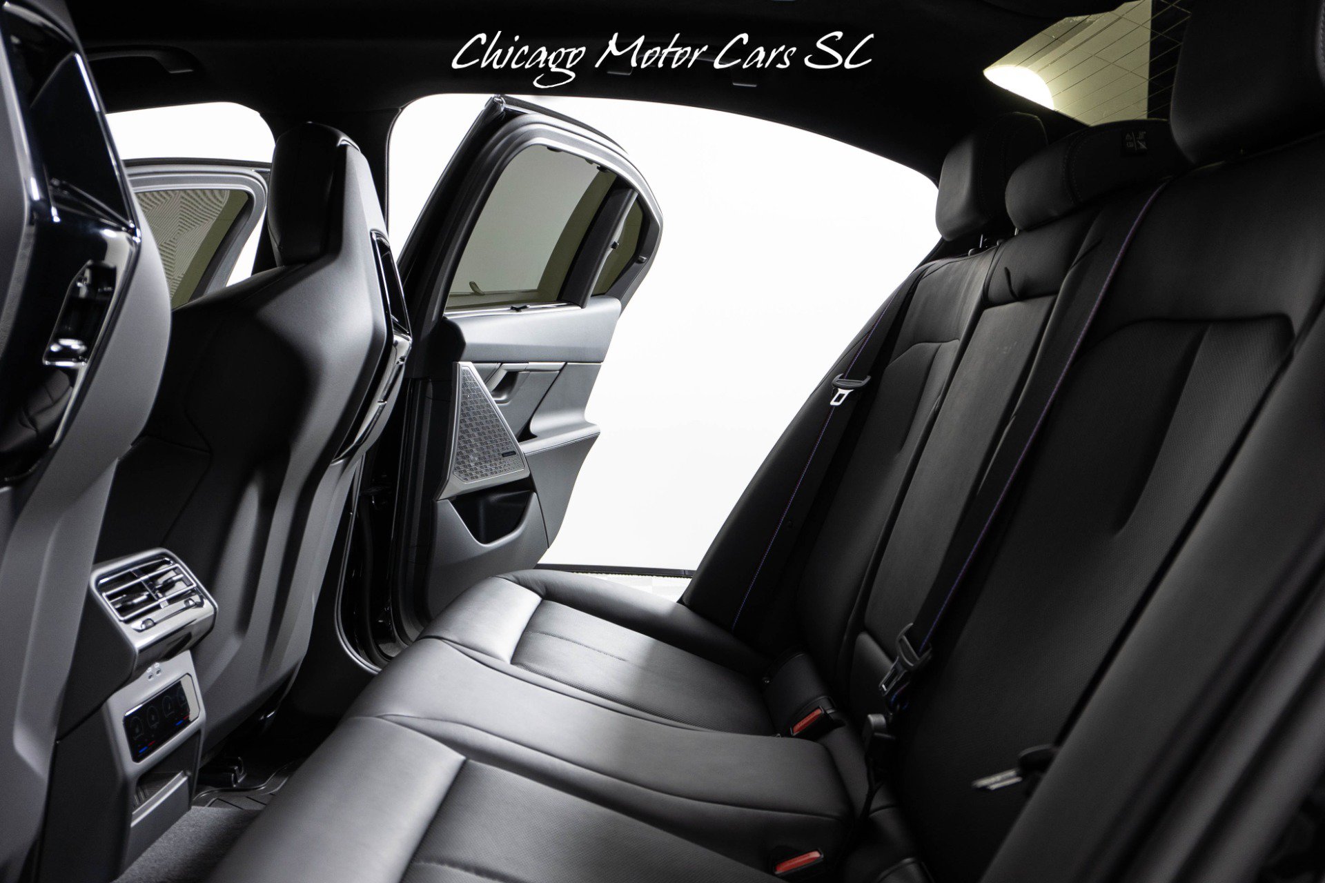 Used 2025 BMW M5 w/ Carbon Package AWD/4WD image 60