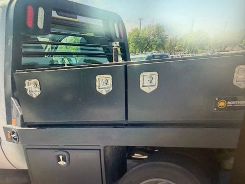 Used 2015 Ford F550 4x4 Regular Cab Super Duty image 3