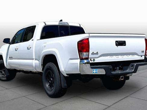 Used 2016 Toyota Tacoma SR5 w/ SR5 Appearance Package (SN) AWD/4WD image 11