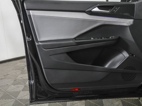 Used 2022 Volkswagen Taos SEL w/ Panoramic Sunroof Package image 36