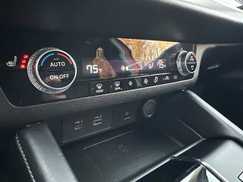 Used 2023 Mitsubishi Outlander SE image 24