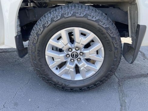 Used 2022 Nissan Frontier SV AWD/4WD image 7