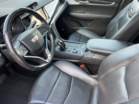 Used 2023 Cadillac XT6 Premium Luxury image 10