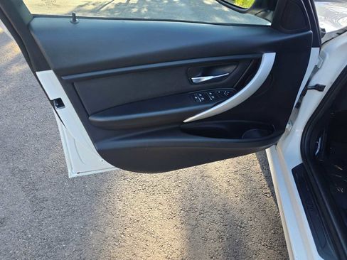 Used 2018 BMW 320i xDrive 320i xDrive image 22