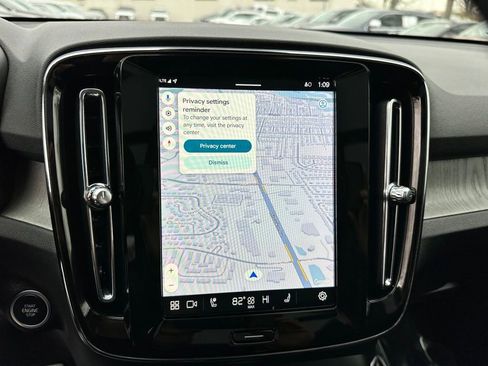 Used 2025 Volvo XC40 B5 Core image 18